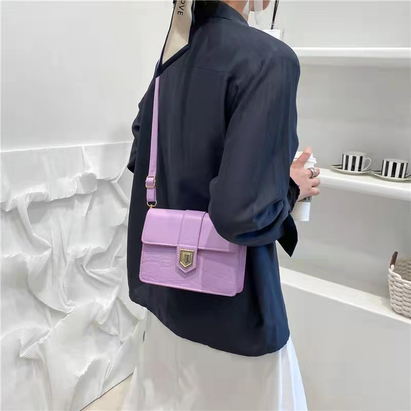 Tas Selempang Polos Casual Wanita Gaya Santai Fashion Daily Korean Import