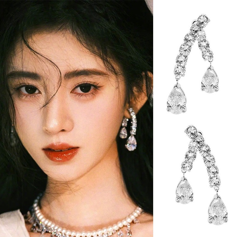 Anting Berlian Imitasi Bentuk Tetesan Air Geometris