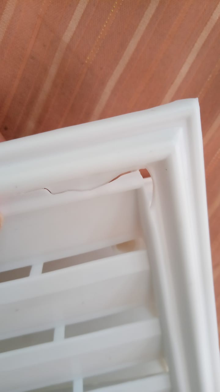 Jalusi Lubang Angin Pintu Kamar Mandi