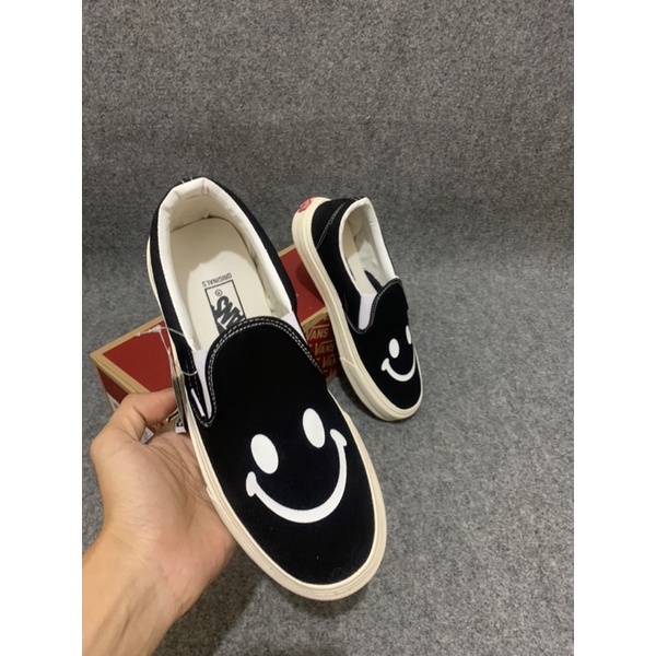 Sepatu Slip on OG SMILE Black white Premium BNiB Made in Cina