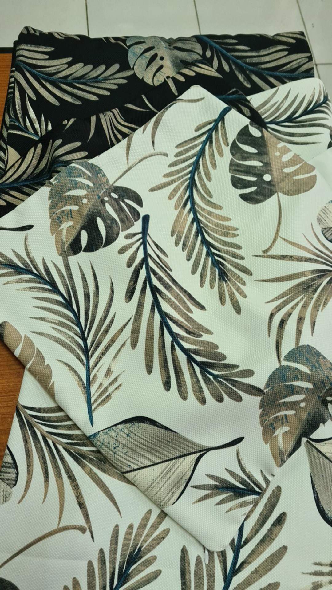 Sarung Bantal / Cushion Cover Kutsurogi Motif Aloha