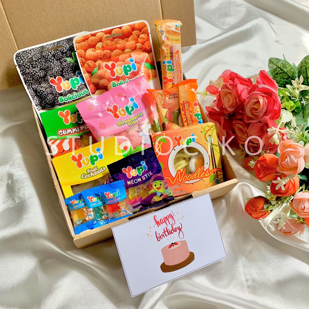 Hampers Snack Box Wisuda Kado Ulang Tahun Cewek Cowok Gift Box Birthday Wedding Graduation Parcel Parcel Snack Hadiah Natal dan Souvenir Ulang Tahun by Studiociko