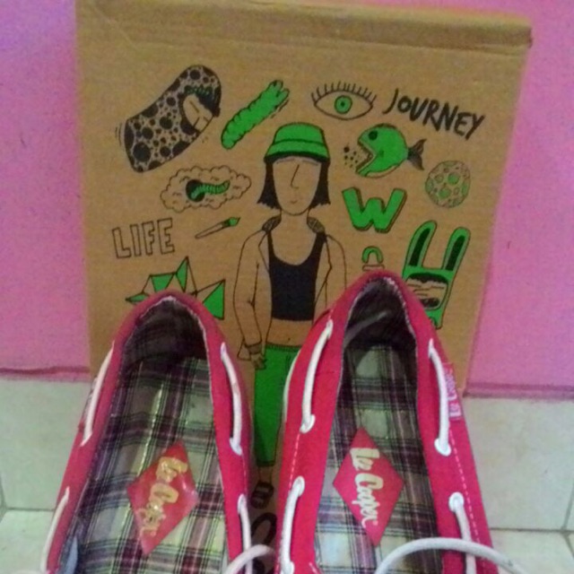 Preloved Sepatu Santai Lee Cooper