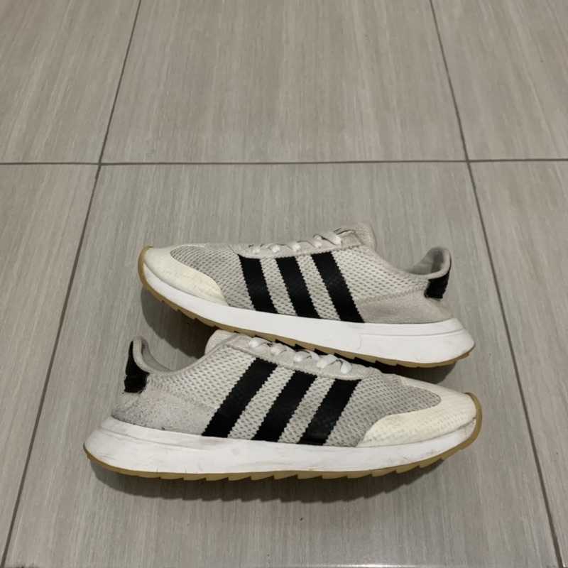 Sepatu Adidas second