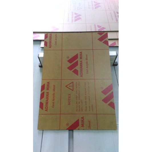 

Akrilik Bening Custom 4 Berkualitas