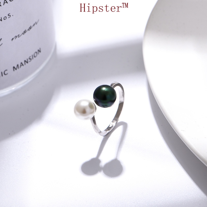 Popular Design Personality Asymmetric Inlaid Black and White Pearl Ring