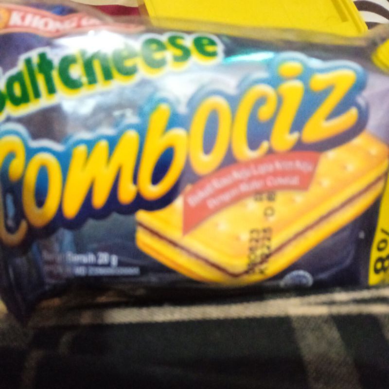 Biskuit Khong Guan Saltcheese Combochizz ( 10 × 17gr )