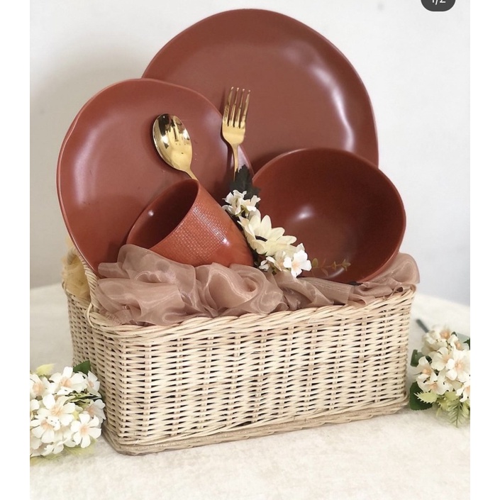 

Keranjang Souvenir Paket Lebaran Hampers Idul Fitri Kue Lebaran Hampers Mewah Giftbox Lebaran