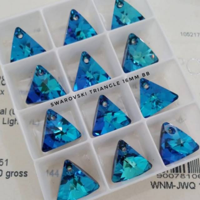 CRYSTAL SWAROVSKI ORIGINAL TRIANGLE 16MM CRYSTAL SWAROVSKI ORIGINAL SEGITIGA 16MM