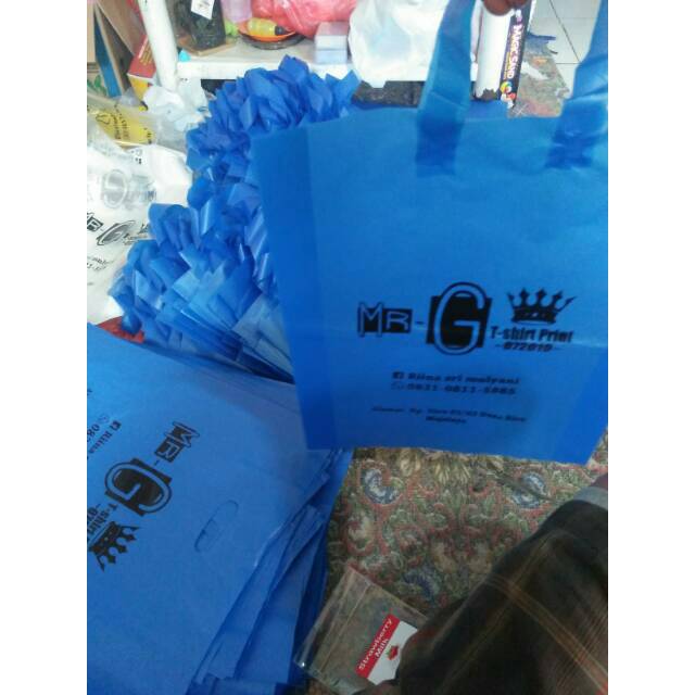 

Sablon tas plastik handle tali hd uk 30x40cm tebal 0.4 murah - plastik sablon - plastik sablon