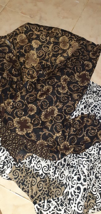 Batik Aksen Atasan Kerja Casual Batik Modern Wanita Peplum Kombinasi Embos Tanpa Lengan Panjang Solo