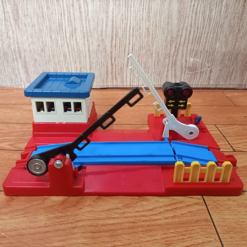 Takara Tomy Plarail - J-21 Vintage Electronic Crossing