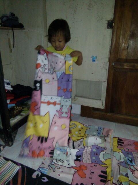 Sprei 180x200 Plus Sarung Bantal 2 Sarung Guling 2