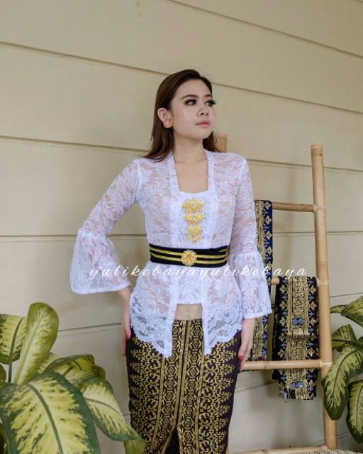 Set Kebaya Bali Modern Model Lonceng Full Brokat