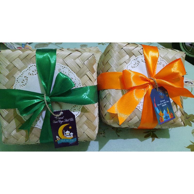 

Hampers gift isi customize (rendang, opor ayam, dendeng balado, dll bisa request)