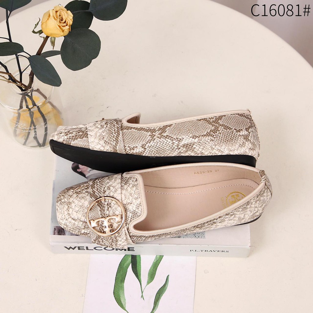 TB C16081 Embossed Leather Flat Shoes