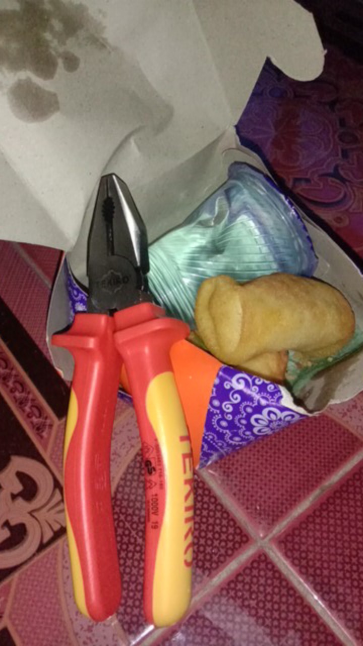 Tang Kombinasi Listrik 7 Inch Tekiro / Insulation Linesman Pliers