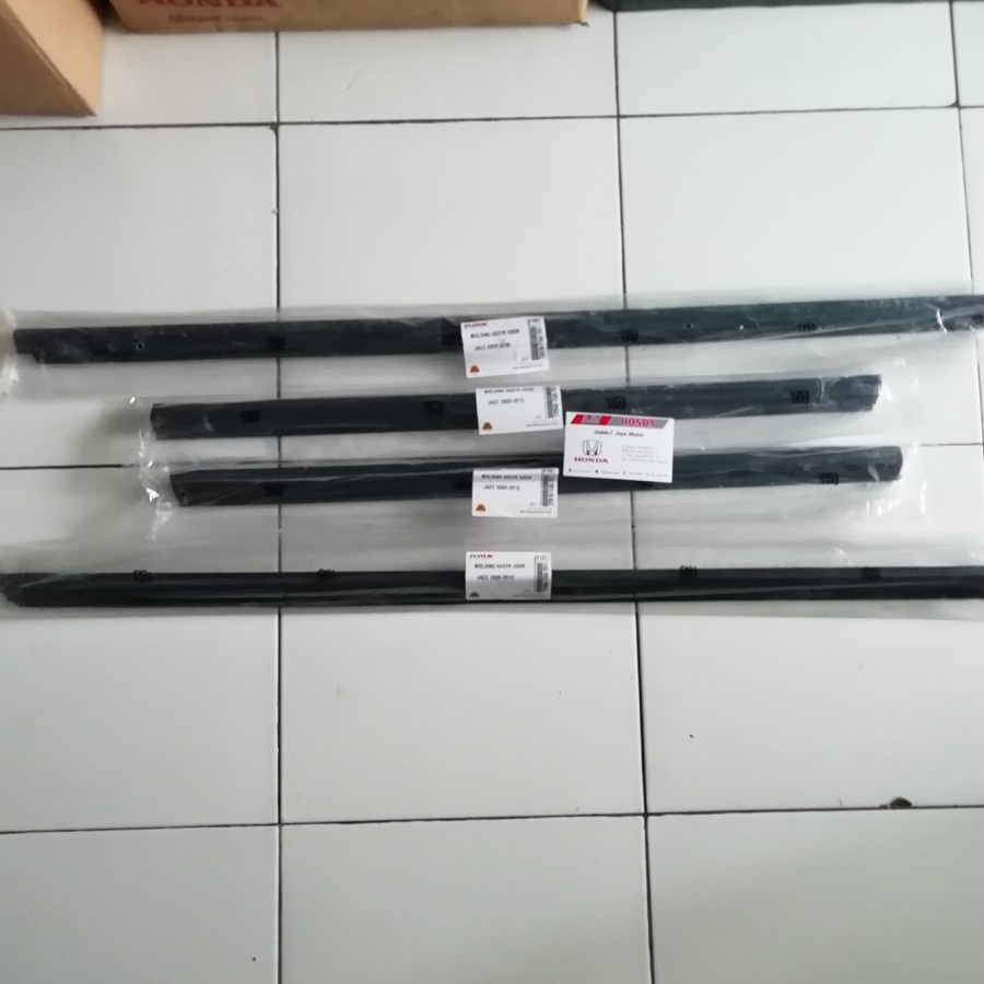 karet pelipit kaca luar honda Jazz GE