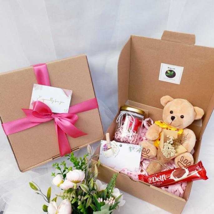 

Hadiah Gift Hampers - Boneka Teddy with Rose Jar - Hadiah Valentine