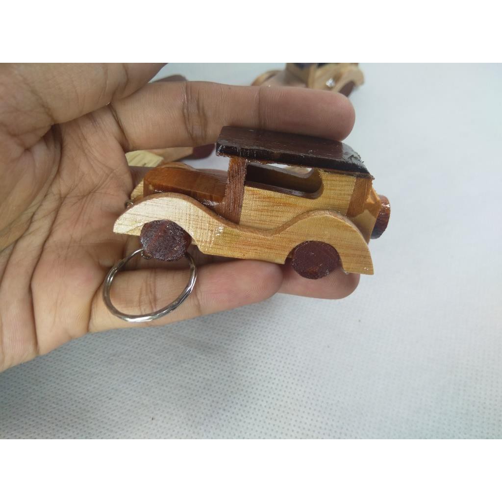 GANTUNGAN KUNCI UNIK. OLEH OLEH JOGJA.GANTUNGAN KUNCI MINIATUR LIMOSIN BAHAN KAYU. RIENS COLLECTIONS