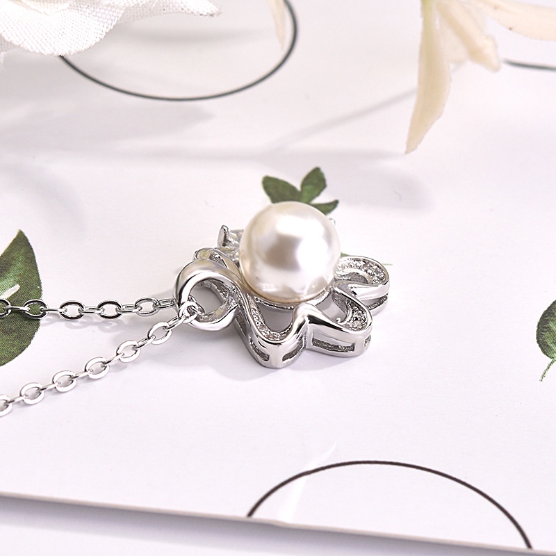 [Ready Stock]Fashion Diamond Pearl Pendant Flower Silver Necklace