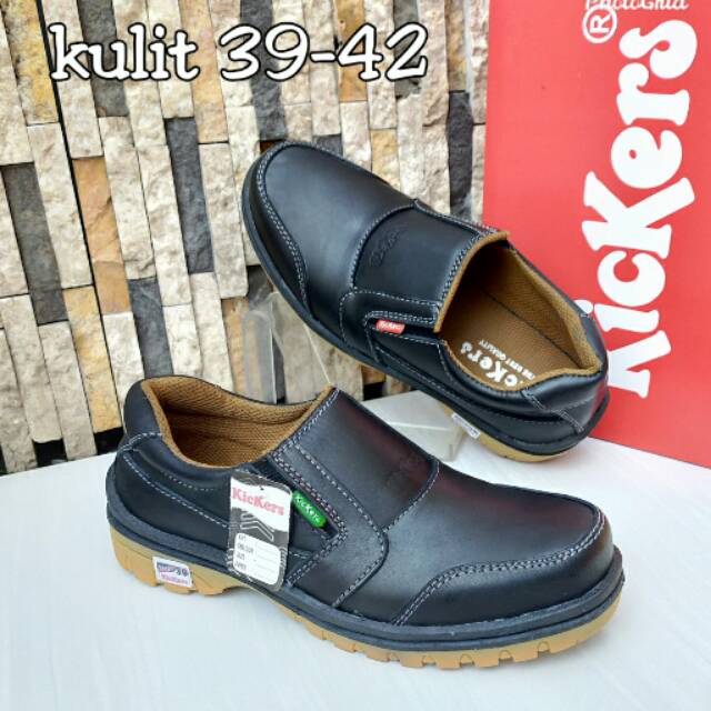 Sepatu Casual Pria Kickers bahan kulit wrn hitam