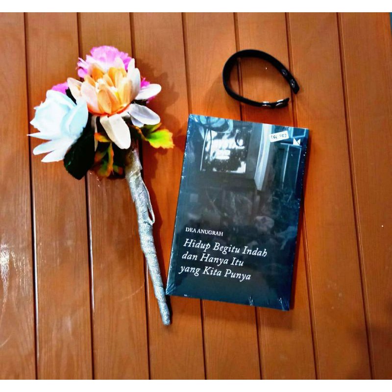 Bookology Hidup Begitu Indah dan Hanya Itu yang Kita Punya