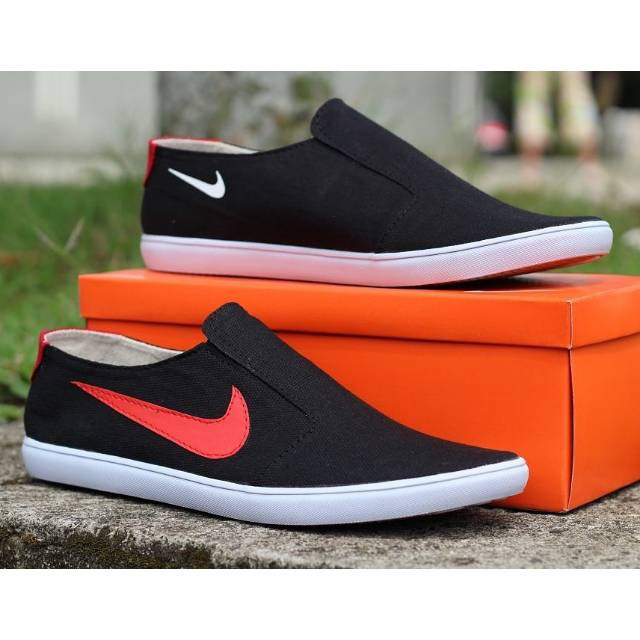 Cocok buat ngantor/ Sepatu Pria Casual Sli on Nike Laris, Hitam 39-43
