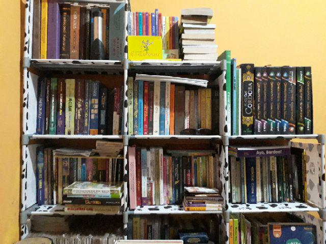 Rak Buku Portable Serbaguna Rack 3 Sisi Multifungsi Praktis Kuat Dan Berkualitasnya