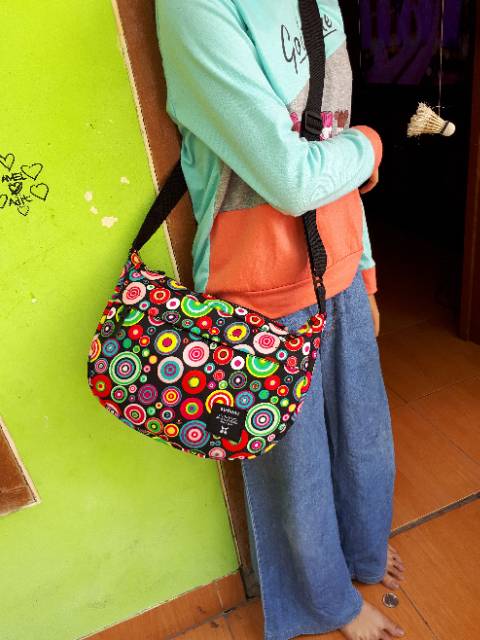 Tas Wanita Selempang Perahu Motif Bola Dan Polos