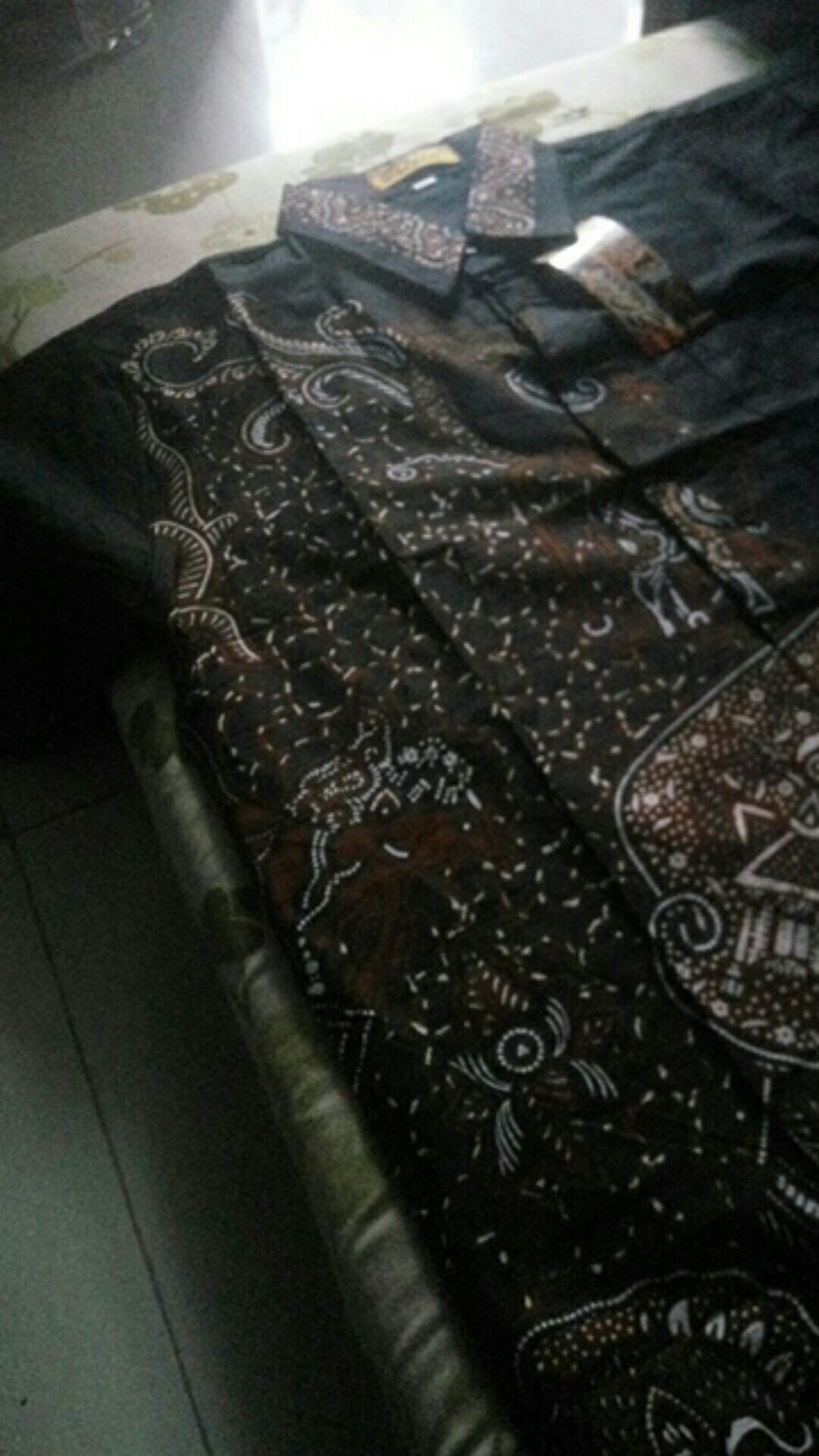 Trend Batik Lengan Pendek Motif Wayang Dan Elung