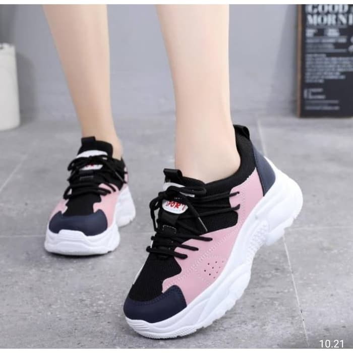 Sepatu Sneakers Wanita Cesya SDS331