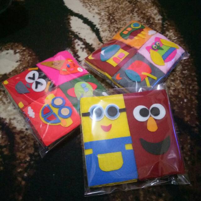 

Amplop flanel full uang kertas