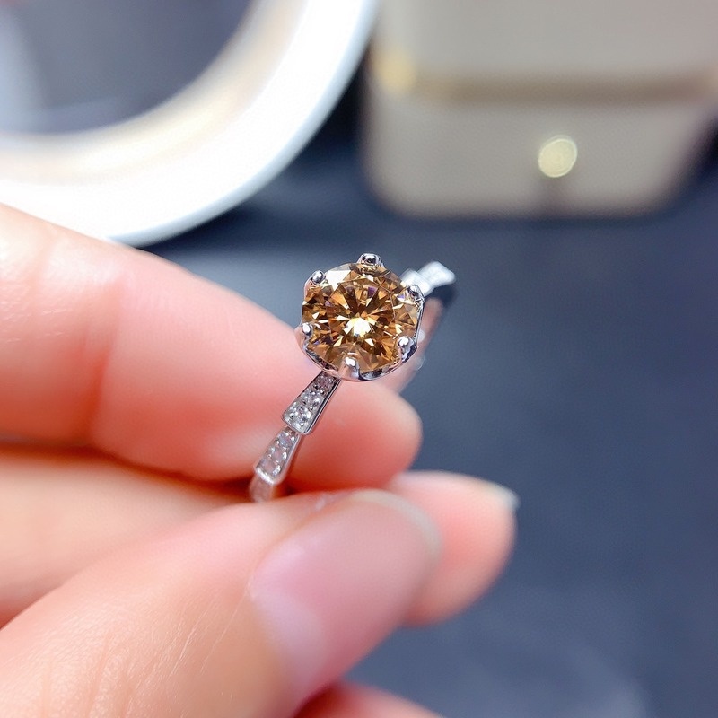 Fashion Eight Hearts and Eight Arrows Pt950 Champagne Moissanite Ring