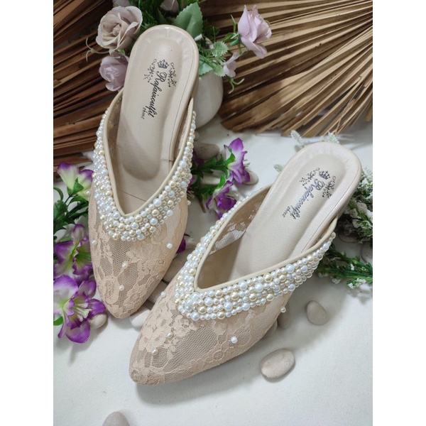 sepatu kathy cream tinggi 3cm