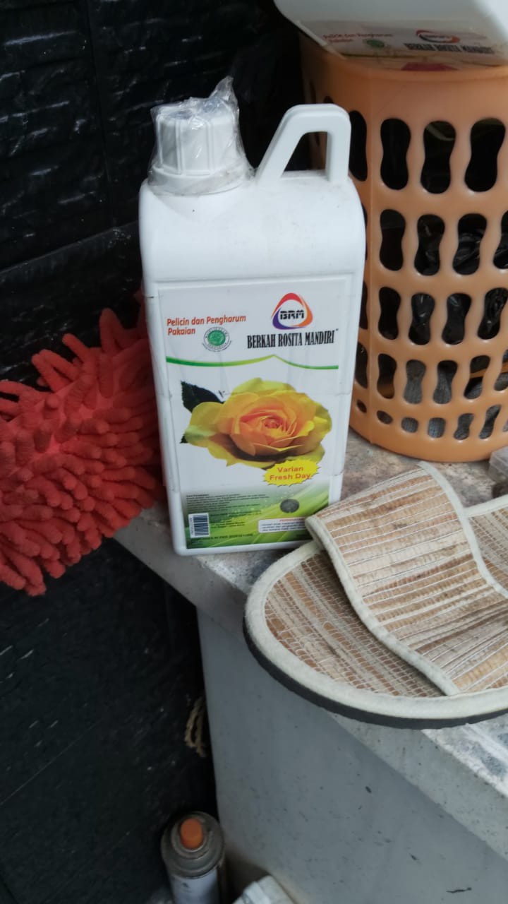 Parfum Laundry Pelicin Dan Pewangi Pakaian