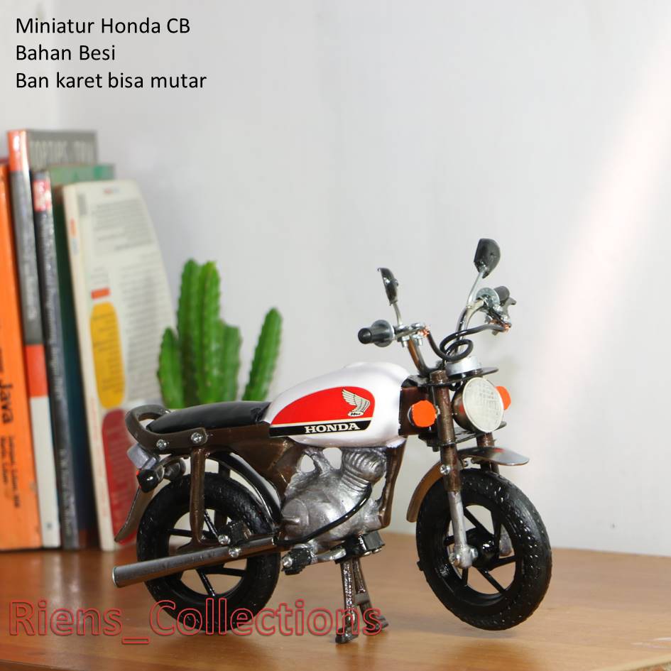 Souvenir Unik Miniatur Die Cast Motor Honda CB. Oleh Oleh Jogja. Riens Collections