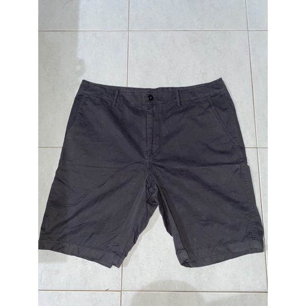 Uniqlo mens chino short pants dark grey