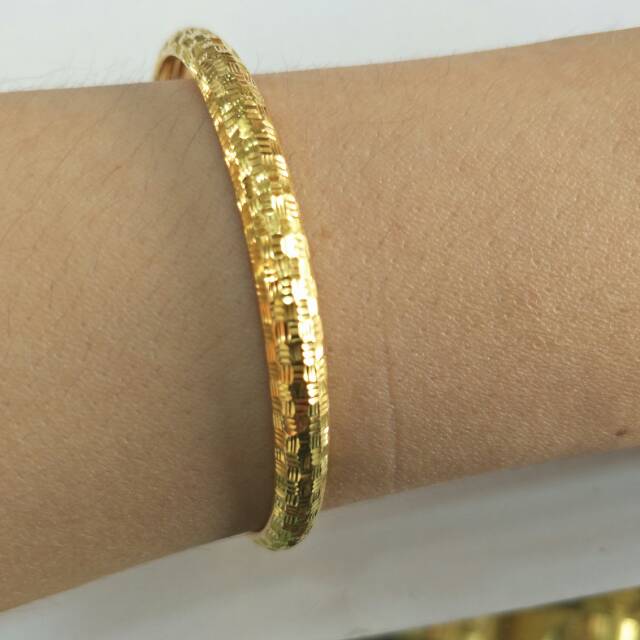 gelang emas asli kadar 875 model bangle motif anyaman