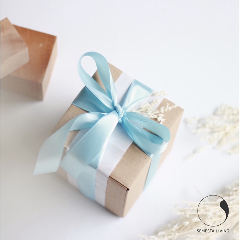 

Semesta Living Packing Kado / Gift Wrap