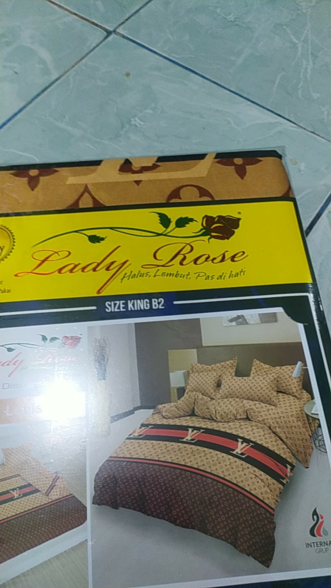 Sprei Lady Rose Uk. King (180x200) Dan Uk. Queen (160x200) Motif Louise, Gisel, Aurel Dan Gc