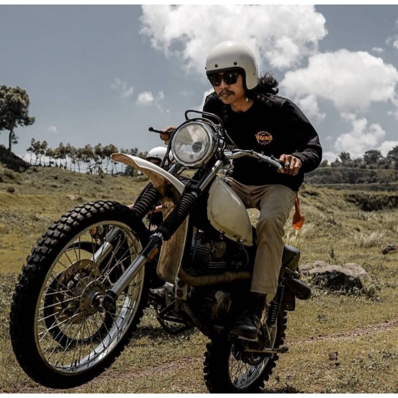 slim head helmet putih gloss