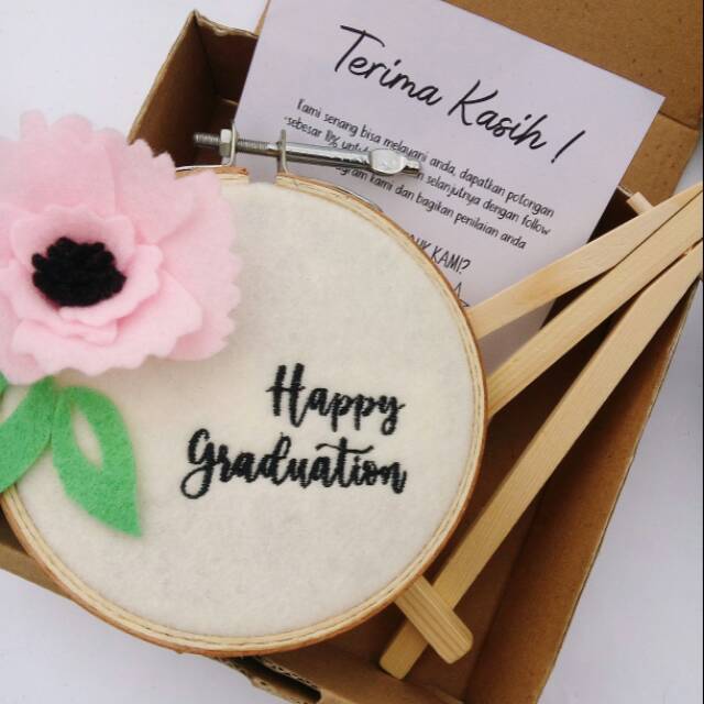 Kado Wisuda Murah/ Midangan Kayu/ Hoop Embroidery Craft Babypink