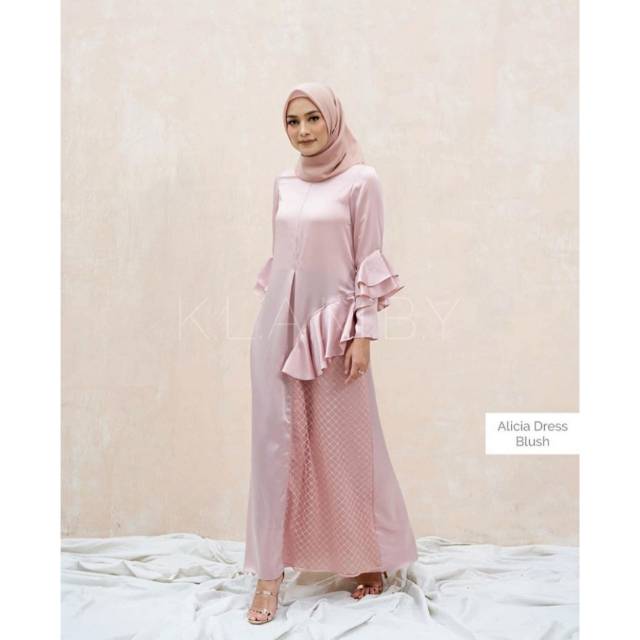 Alicia dress Wearing klamby ❌❌SOLD❌❌