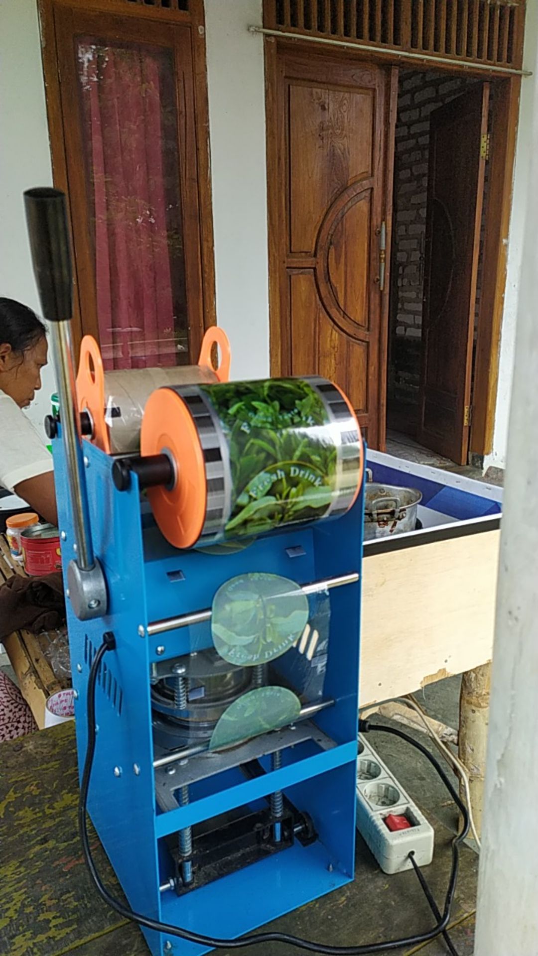 Plastik Lid Sealer Cup / Plastik Roll Sealer Tutup Gelas. Motif Daun Teh. Isi Roll = 1100cup