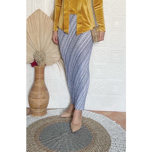 Termurah !! Rok plisket NO WIRU PRODUKSI SENDIRI. ready / rok span / rok plisket / rok batik / rok kondangan-Parang celeret putih