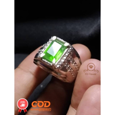 Batu Permata Zamrud Kalimantan Natural