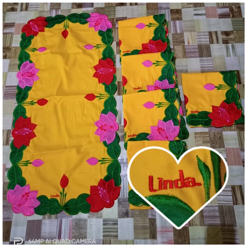 taplak meja loper motif bunga teratai