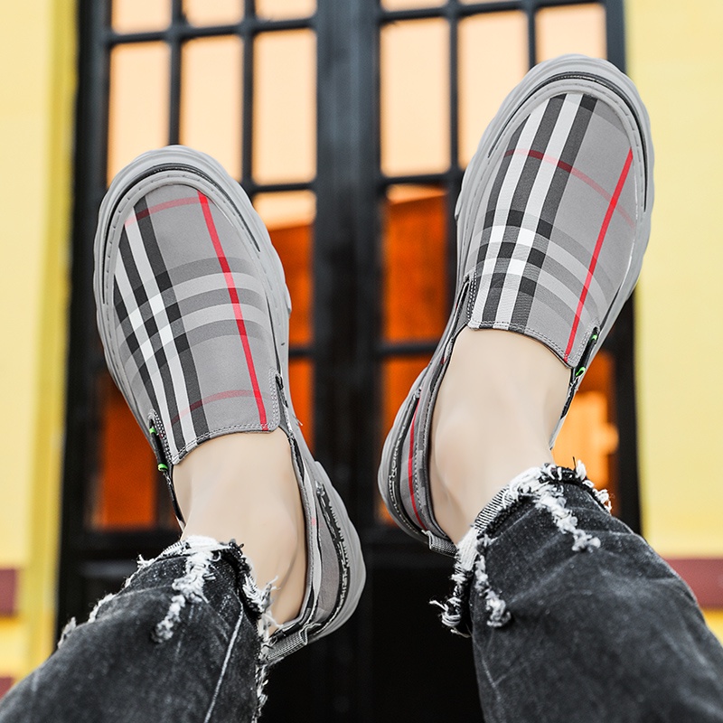 Mainland Sepatu Slip On Pria Motif Kotak Fashion Kasual Kekinian MC117