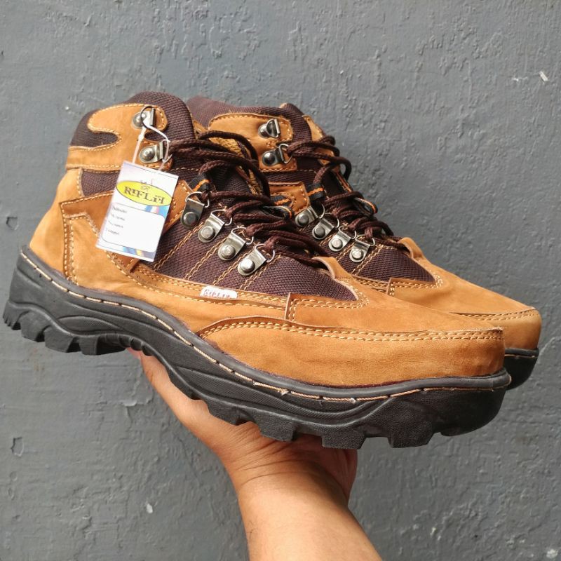 Sepatu Boots Pria Hiking Tracking Bahan Kulit Asli Elegan Gaul Harga Murah Kode RLX.3